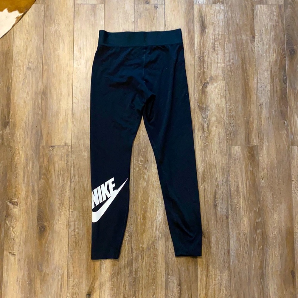 Women’s Nike Essential Legging